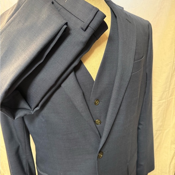 Stafford Classic Fit Mid-Blue Suit Set